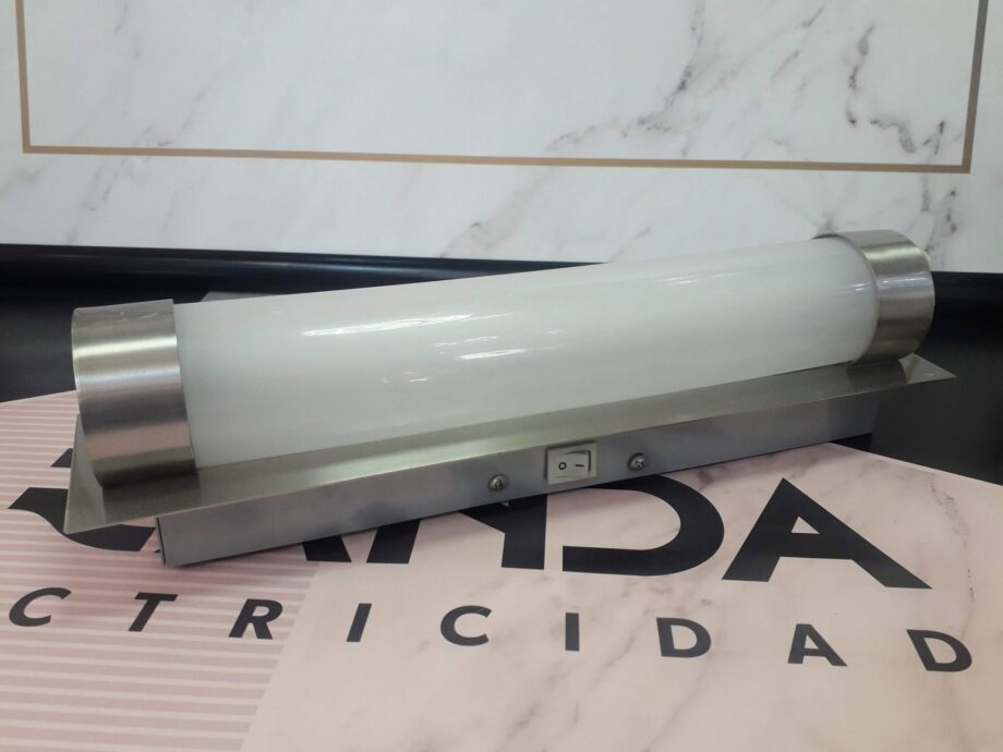 TUBICA: Plafón / Aplique cristal  y níquel satinado, con tubo 8w fluorescente e interruptor incorporado, 42115W Globo Lighting. 35 x 9,5cm. STOCK DISPONIBLE EN TIENDA