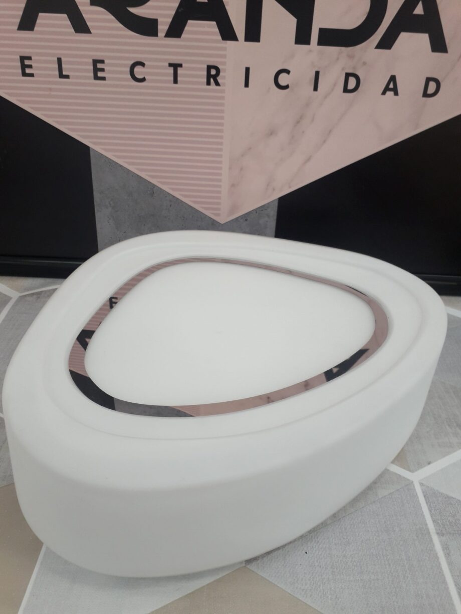 Plafón cristal opal y detalle cromado con 3 portalámparas E27