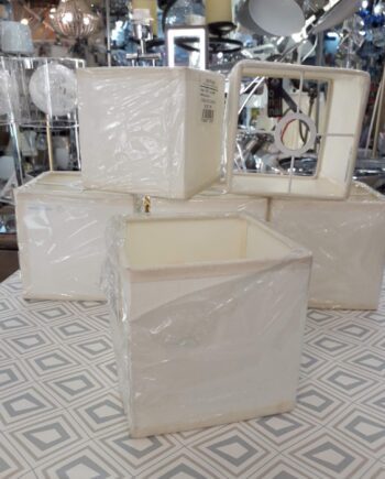 Pantalla cubica 12 x 12 x 12 cm tela Milan beige Marinisa en E14 DISPONIBLE EN TIENDA