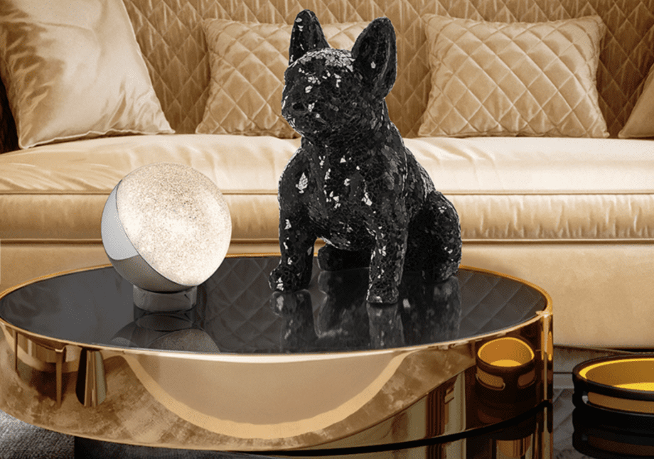 Figura Bulldog sentado CODY en mosaico de cristal negro