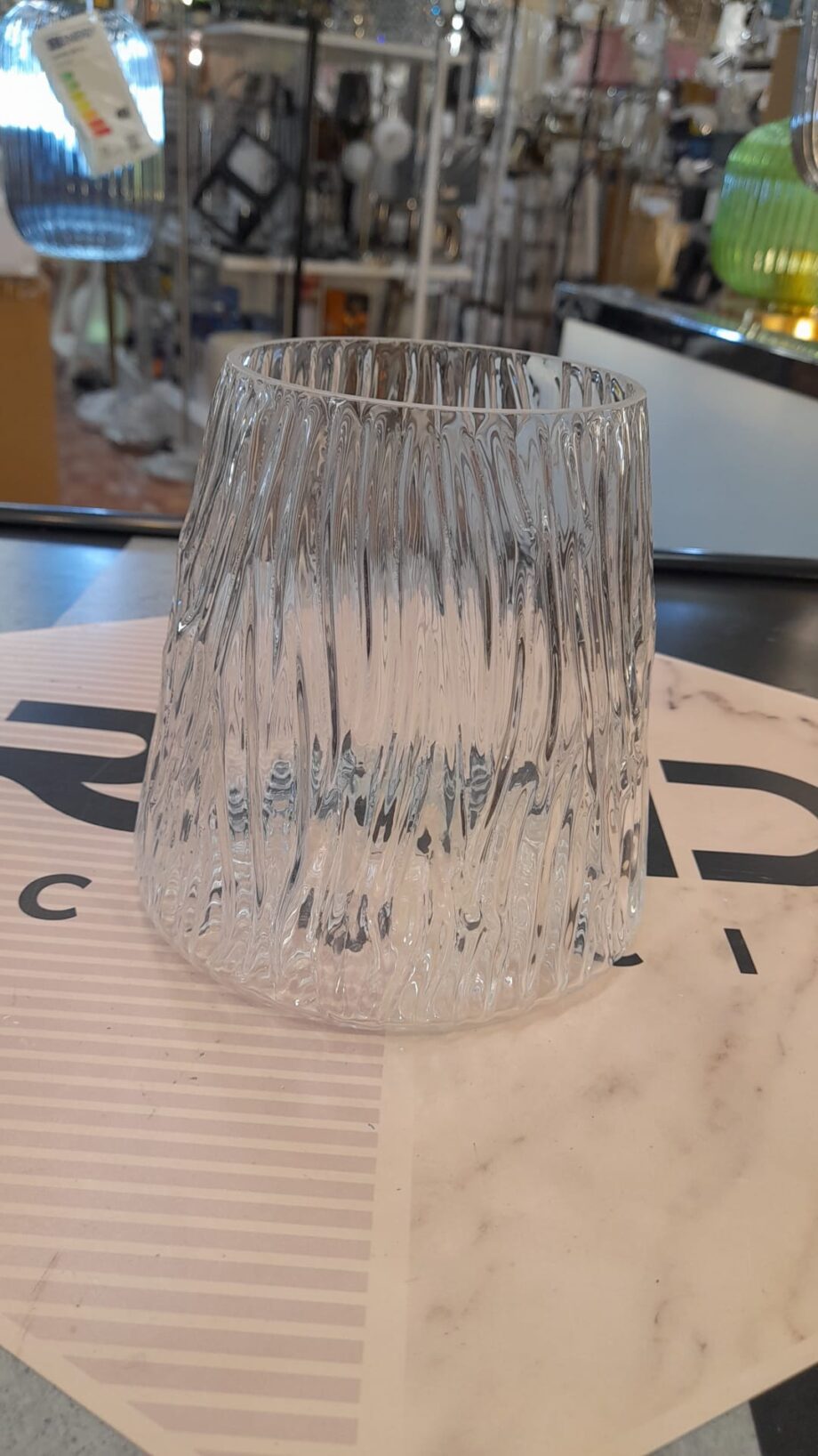 Tulipa de cristal con forma de pantalla cristal transparente