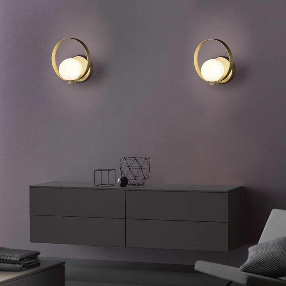 HALO - Aplique pared Oro Técnico con tulipa opal blanca de 5w Led