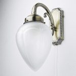 Aplique de pared bronce y tulipa en forma de piña de cristal, 1991-1AB Search Light. STOCK DISPONIBLE EN TIENDA