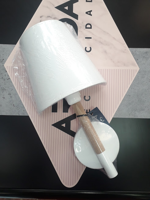 Exagerar Estar confundido Enemistarse Aplique madera natural y blanco con pantalla ZigZag Anperbar 3540 E27 con interruptor DISPONIBLE EN TIENDA - Electricidad Aranda - Lámparas en Almería Exagerar Estar confundido Enemistarse Aplique madera natural y blanco con pantalla ZigZag Anperbar 3540 E27 con interruptor DISPONIBLE EN TIENDA - Electricidad Aranda - Lámparas en Almería