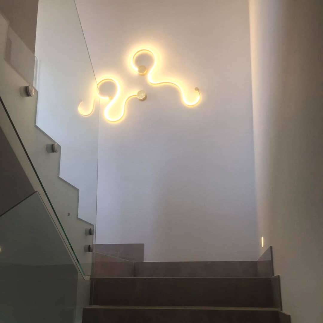 227032 Aplique lámpara LED de pared GRAFOS 94 de diseño moderno acero y  aluminio negro pan de oro