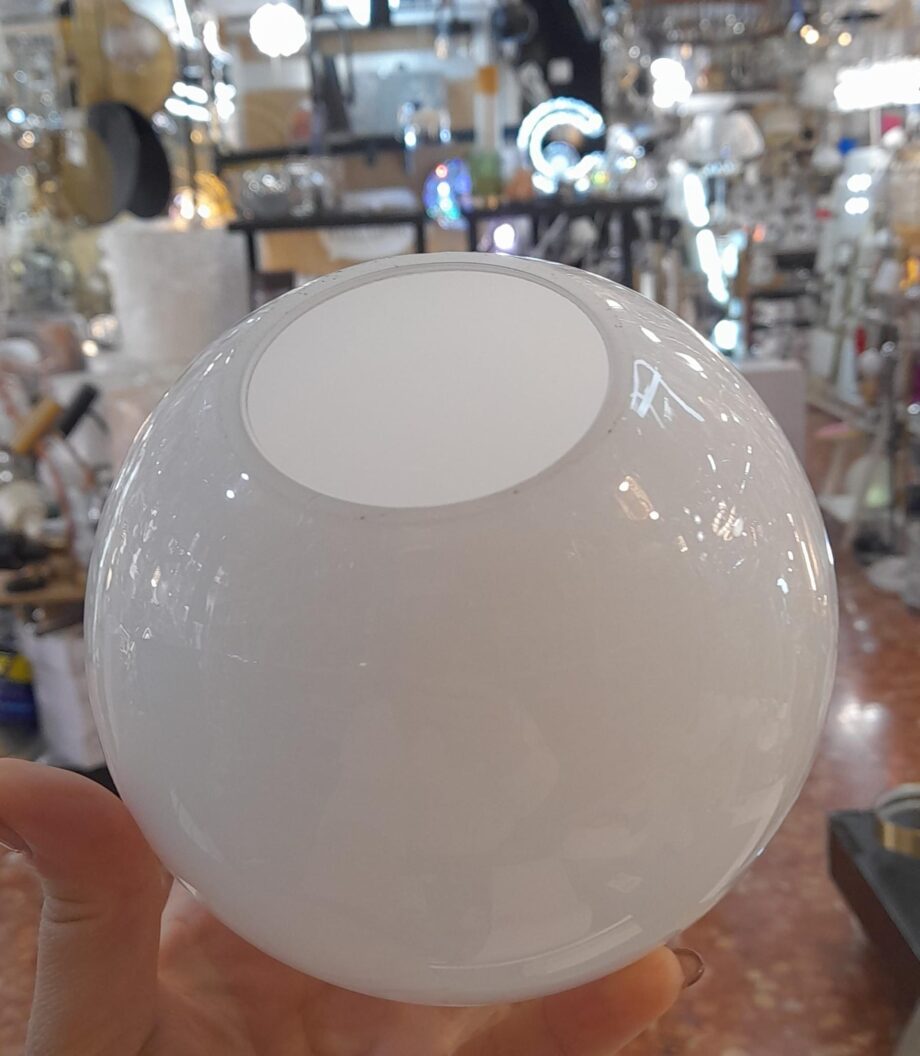 Tulipa de cristal: Bola Opal cerrada blanco brillo triplex.  Medidas de 14cm. Boca 5,8cm STOCK EN TIENDA
