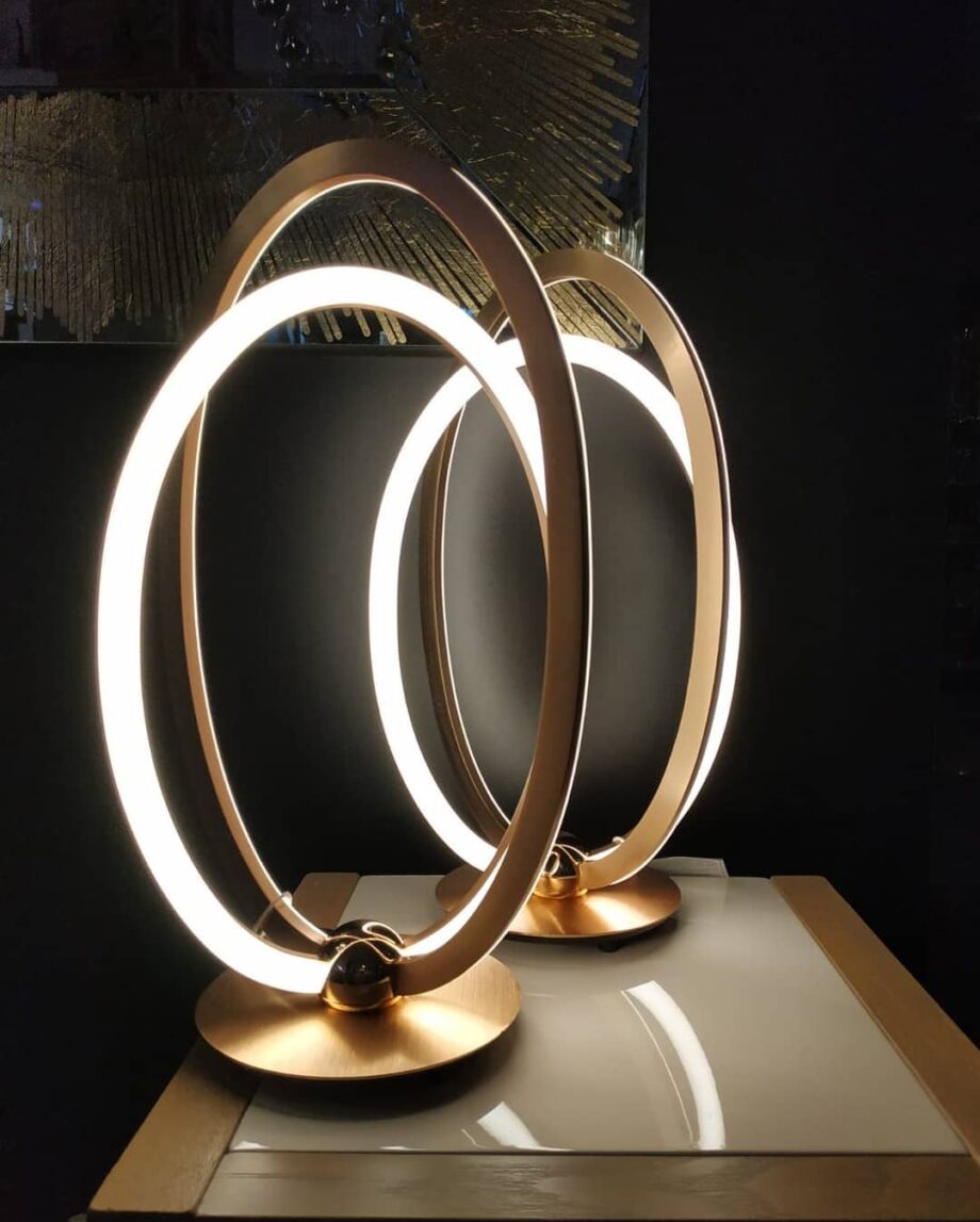 OCELLIS- Lámpara de sobremesa Oro rosa con 22w LED Schuller