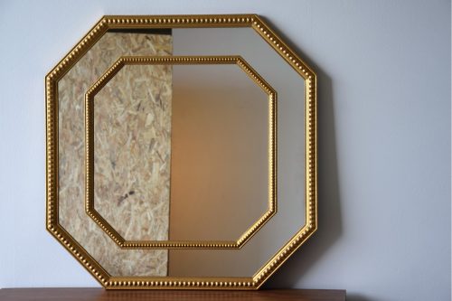 espejo-octogonal-marco-dorado-octogonal-vp-interiorismo