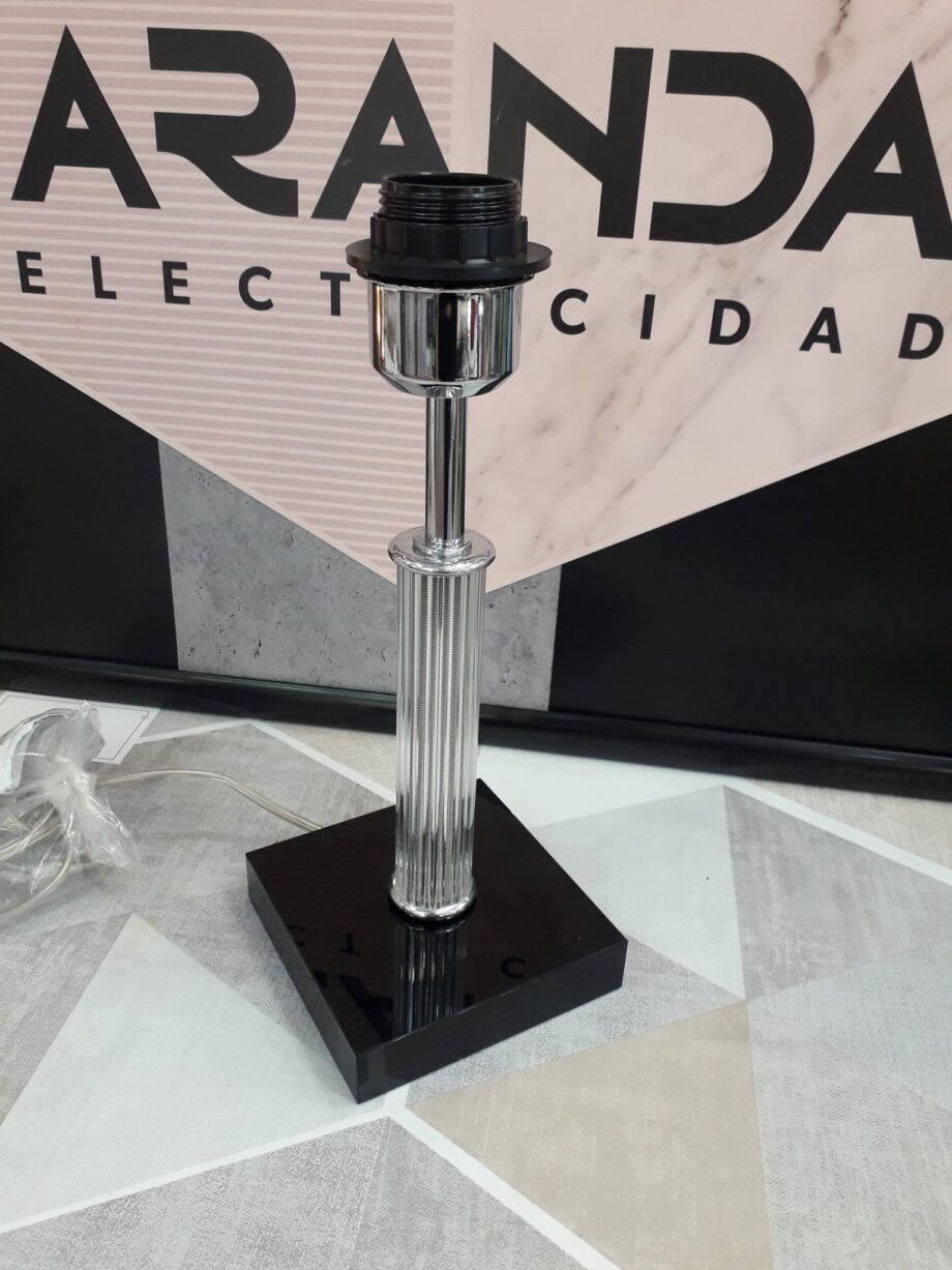 Pie de lámpara sobremesa de mármol con cromo y cristal E27 Incolamp 10-10, sin pantalla. DISPONIBLE EN TIENDA