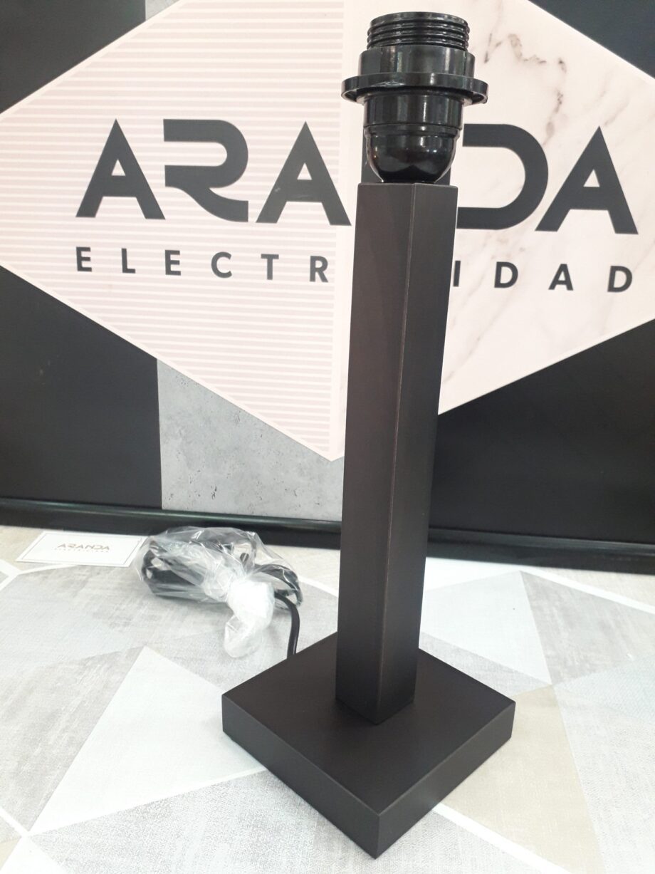 Pie de lámpara sobremesa caoba E27 Incolamp 10-26, sin pantalla.  DISPONIBLE EN TIENDA