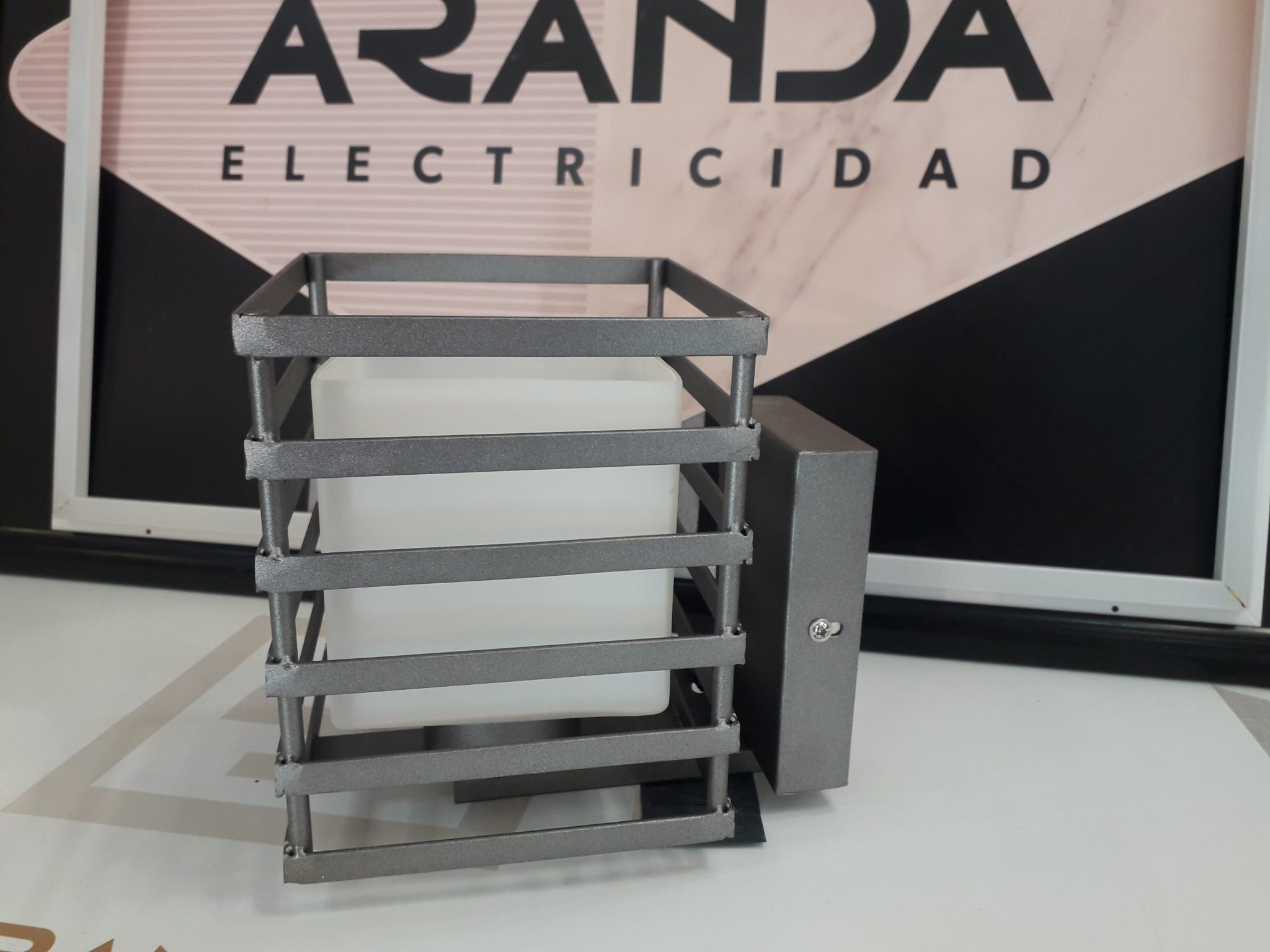 Aplique pared tulipa cristal cuadrada para bombilla E27 y rejilla gris titanio, 1838/1 Xiriluz. STOCK EN TIENDA