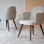Set 2 Sillas con brazos BEIGE y patas en madera
