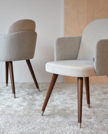 Set 2 Sillas con brazos BEIGE y patas en madera