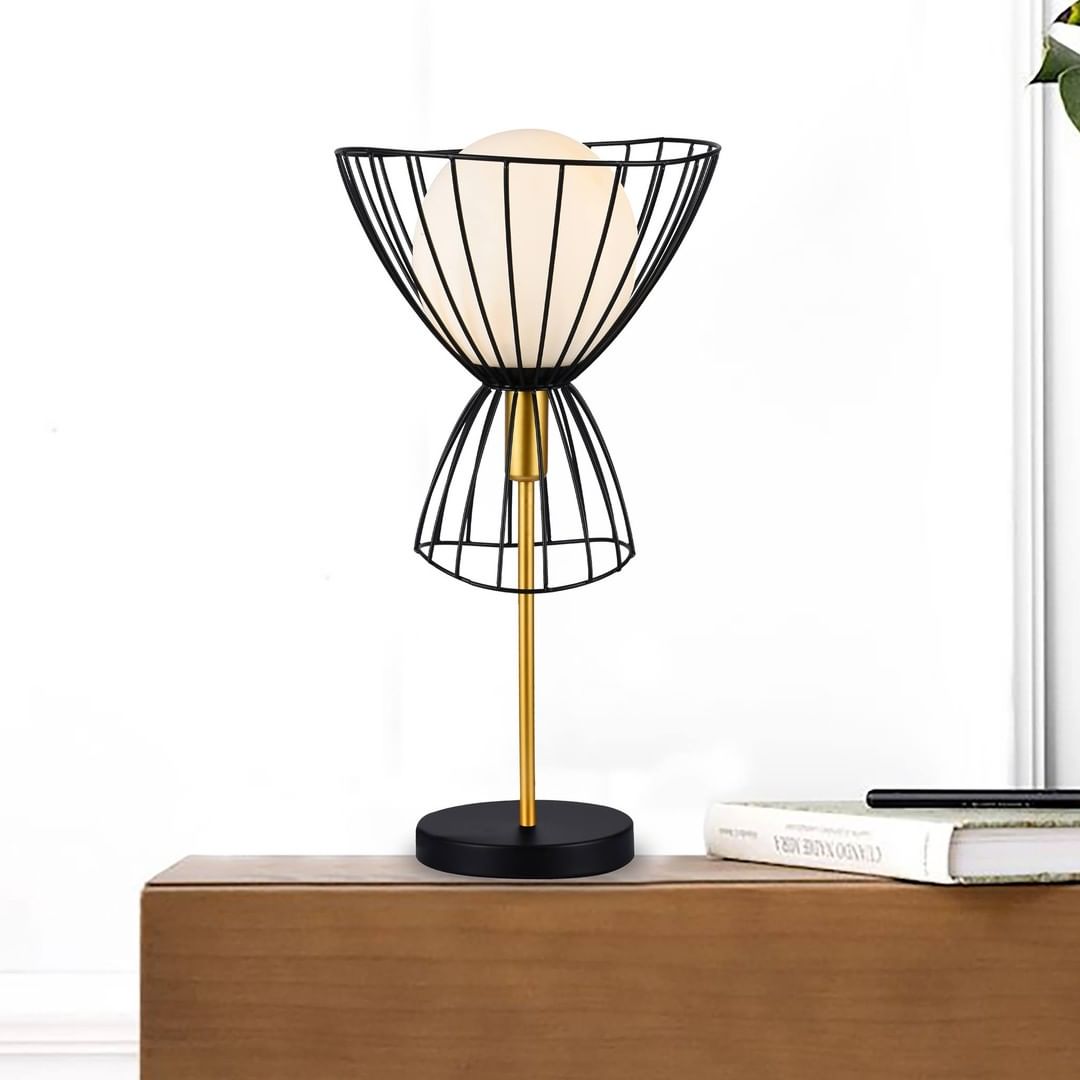 Sobremesa Trendy Oro y rejilla Negra con tulipa opal blanca