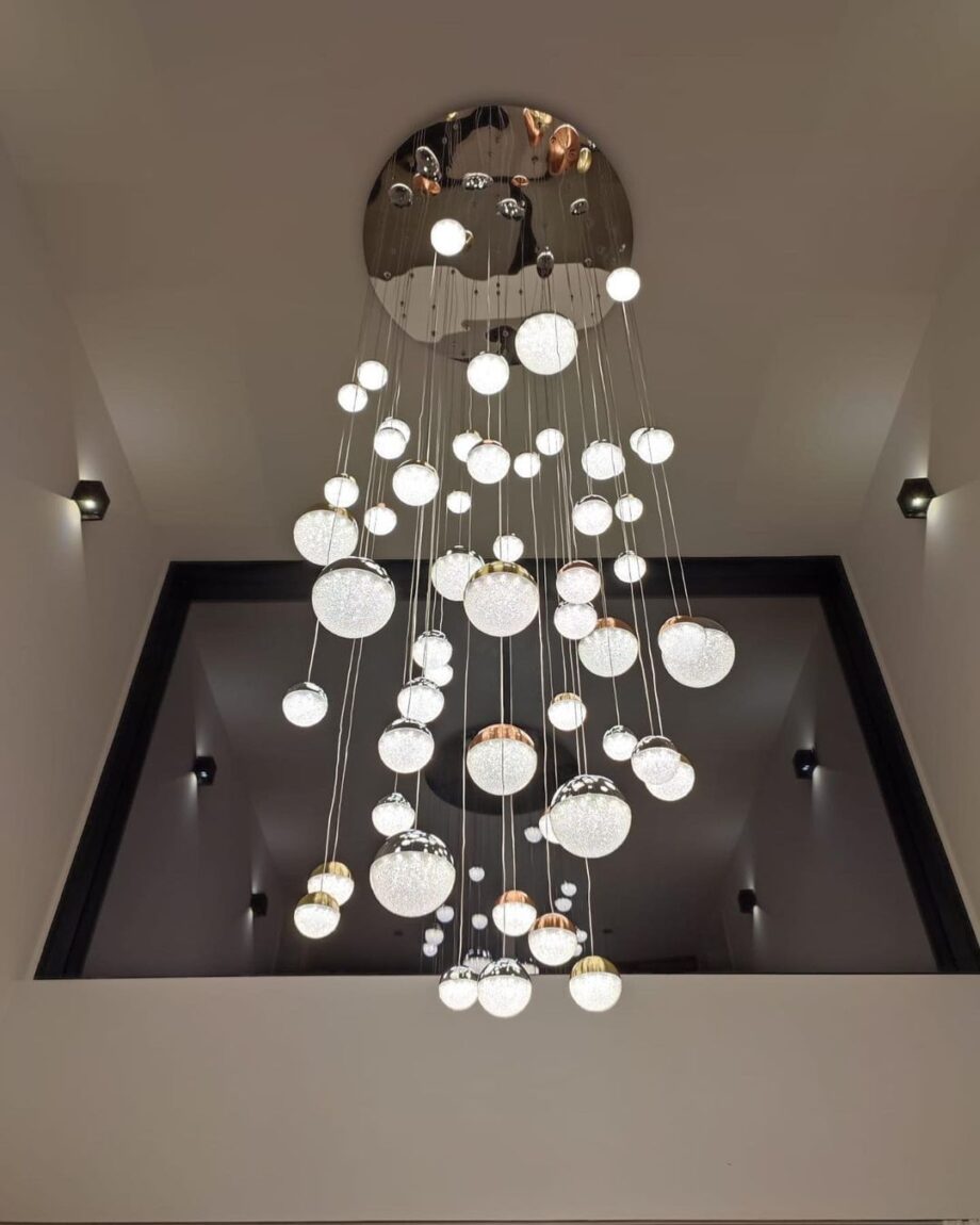 Espectacular Lámpara SPHERE con 55 luces en cromo cuero cobre con 288W Led  Dimable por BLUETOOTH Schuller