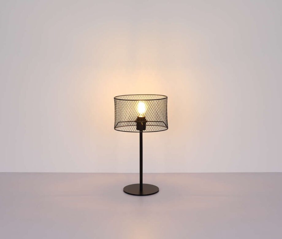 DOPS: Sobremesa negra con pantalla de rejilla ovalada, 15395T2 Globo Lighting. STOCK DISPONIBLE EN TIENDA