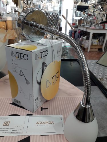 Aplique de pared con flexo articulable cromo con cristal blanco SPOT F1 EUROPE INTEC