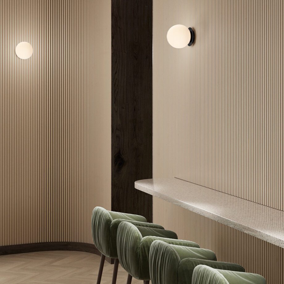 PARMA - Aplique de pared / Plafón A3946080N Ø150mm  Esfera opal mate con soporte negro IP44 Acb Iluminación.