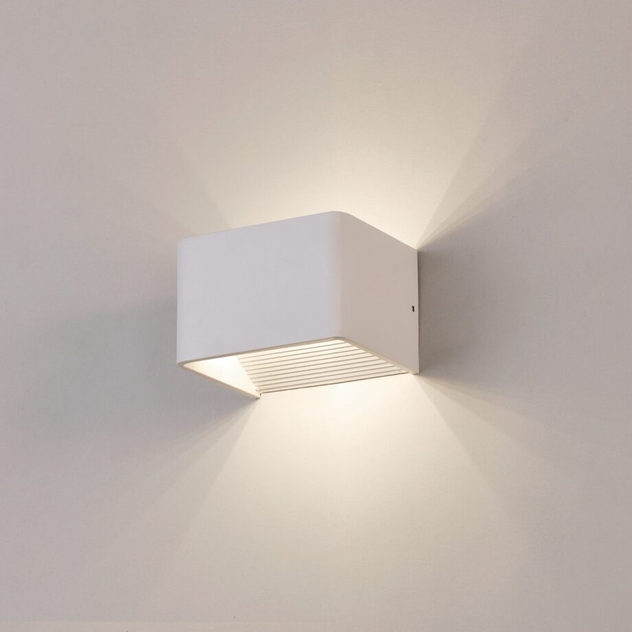 ICON: Aplique diseño blanco texturado con 10,5w Led en 2700k   Acb Iluminación