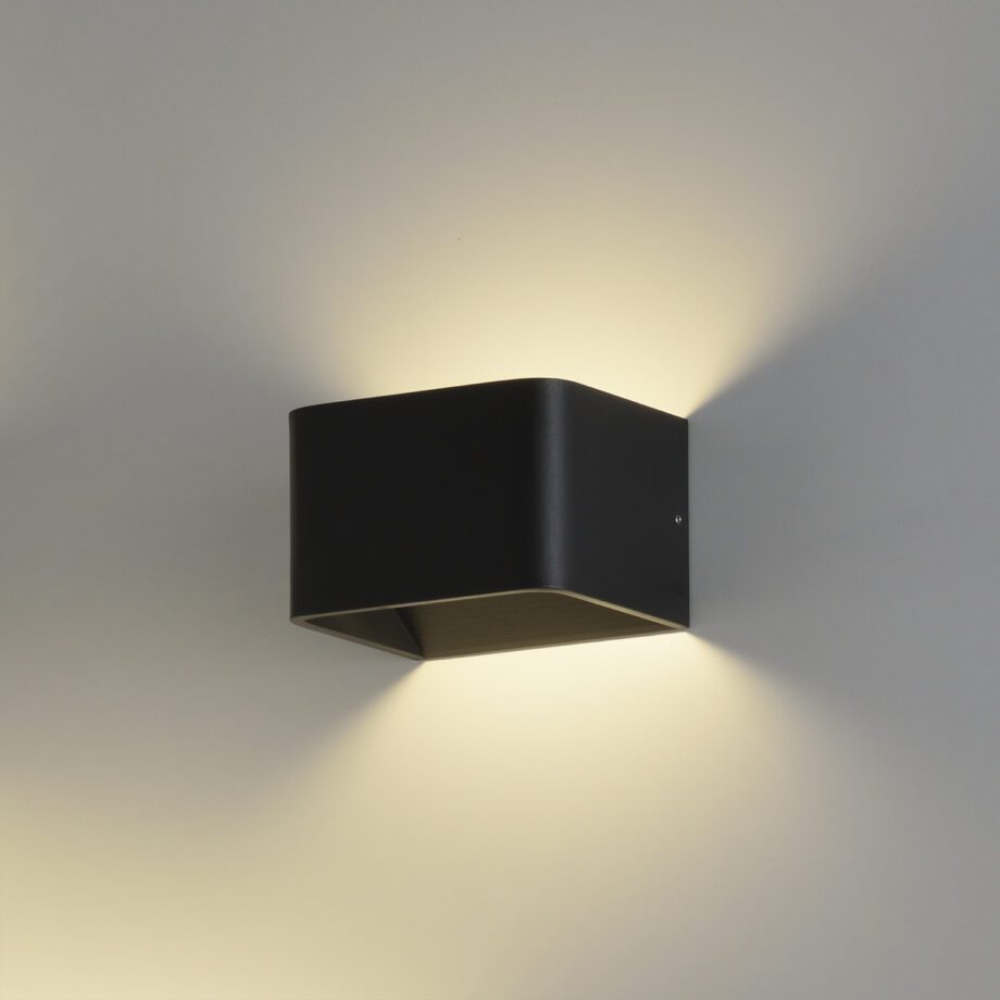 ICON: Aplique diseño negro texturado con 8,5w Led en 3000k  Acb Iluminación