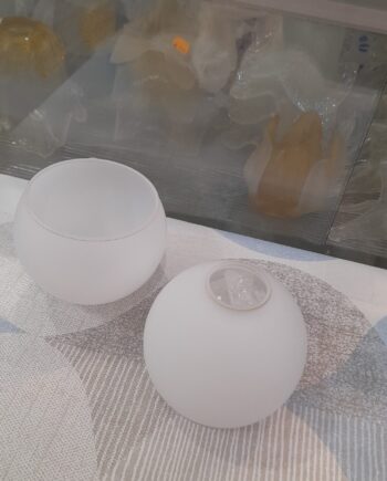 Tulipa cristal bola 3/4 blanco mate E14, agujero 2cm con 10cm diámetro. Ultima unidad