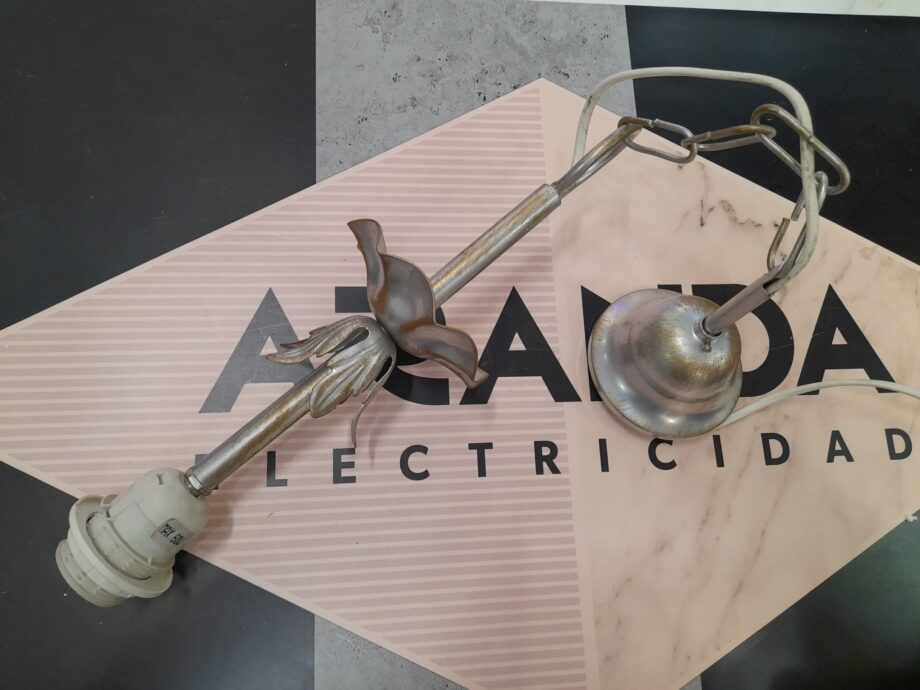 Enfilaje con cadena Iridio con doble adorno forja, Mercalámpara. Para E27 sin pantalla. STOCK EN TIENDA