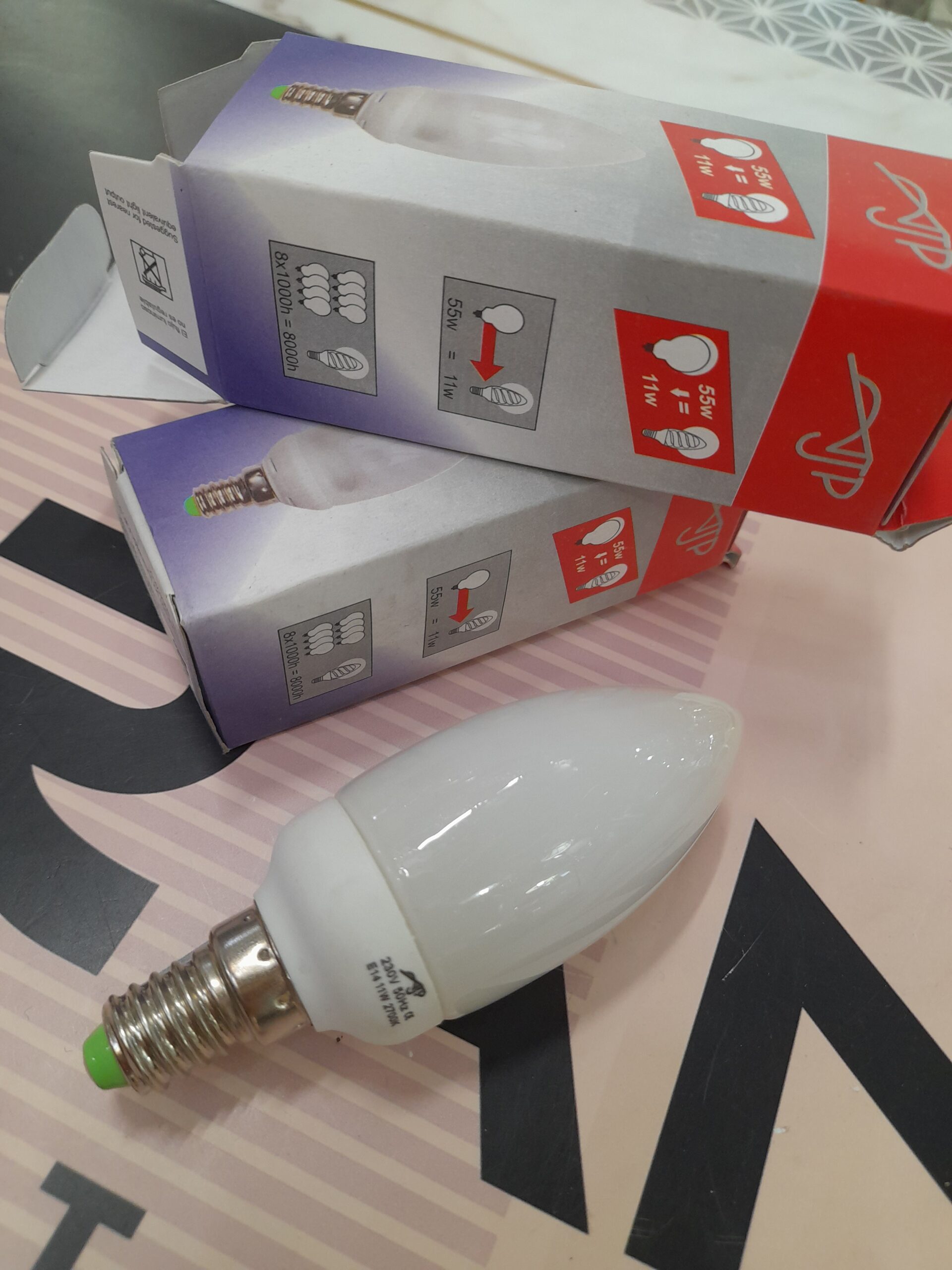 Bombilla bajo consumo vela opal en E14, 11w luz cálida 2700k, XA020/14 Ajp Iluminación