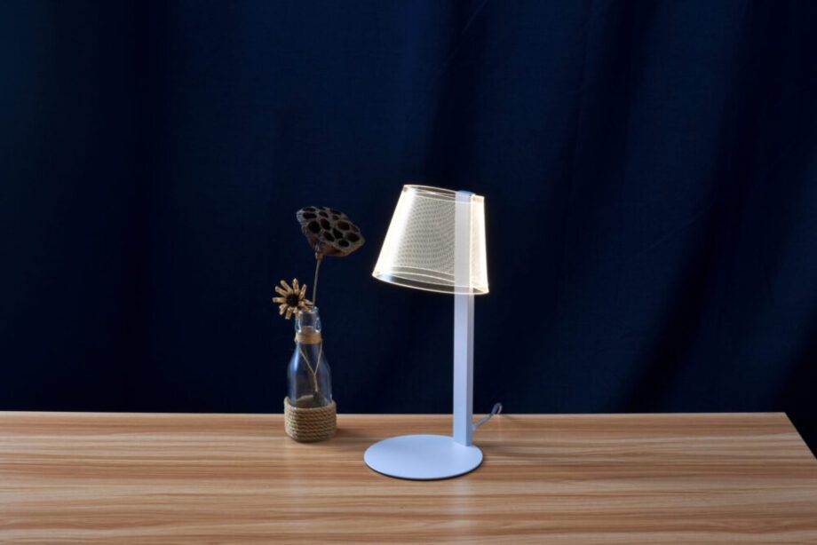Lámpara sobremesa BILBO blanco 5w Led, luz cálida 3k Acontract-Luz. STOCK DISPONIBLE EN TIENDA