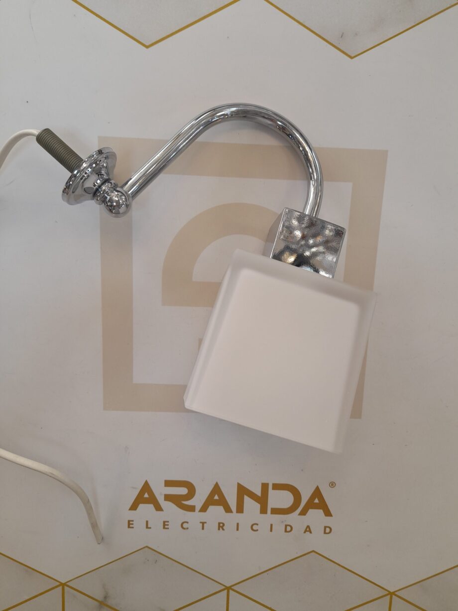 Aplique para atravesar espejo o marco Cromo con tulipa y base cuadrada opal blanco para bombilla E14 Silvioss