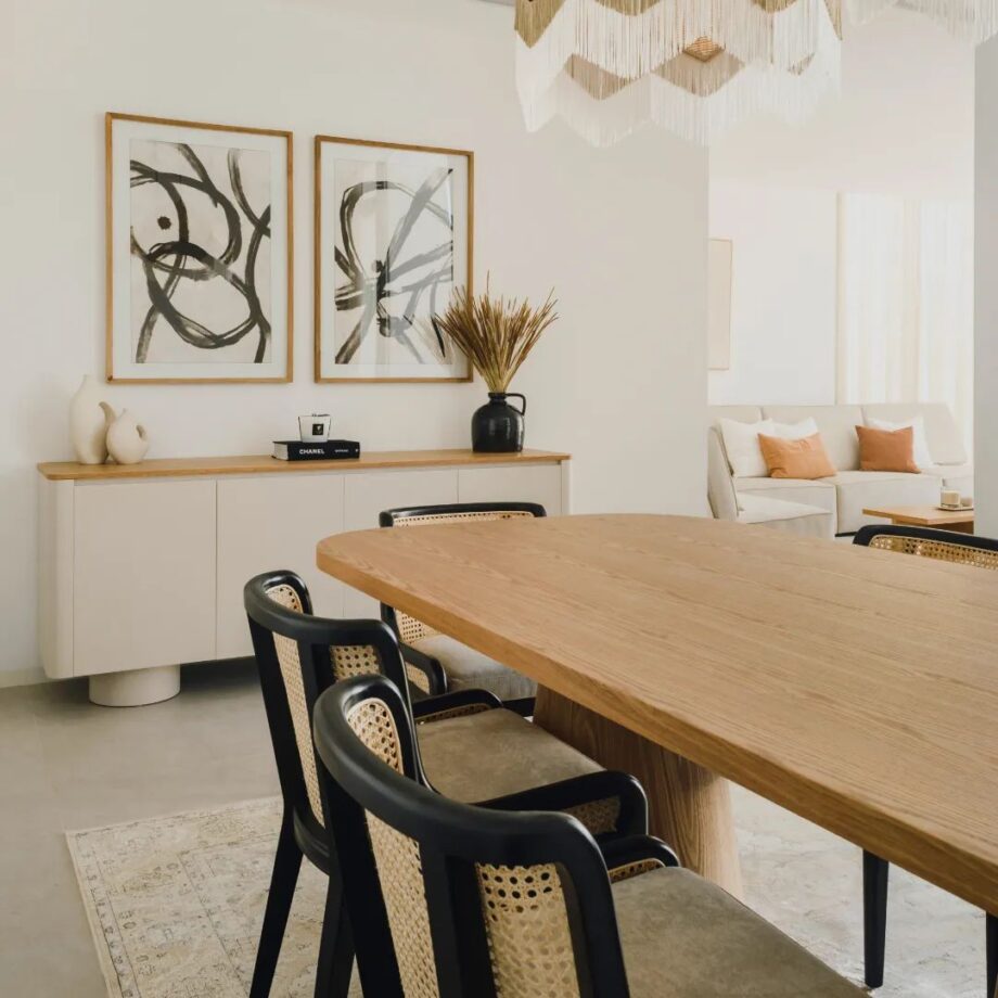 Mesa de comedor DOLMEN de madera fresno natural VP Interiorismo