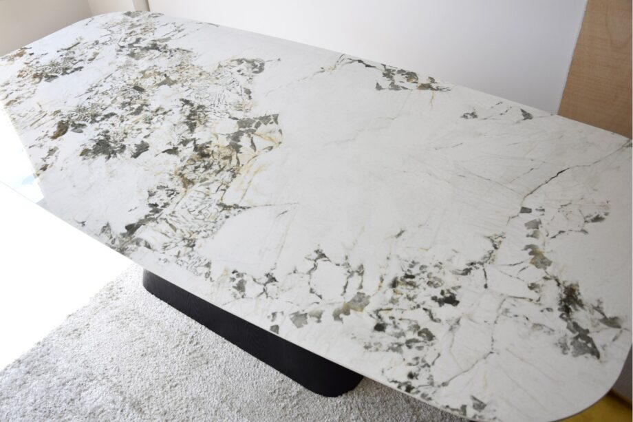 Mesa de comedor piedra sinterizada y fresno, 230 x 110cm,  34AC21811 Vp Interiorismo.