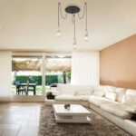 JOSEBA: Lámpara de 3 colgantes con base negra y madera, para 3 bombillas E27, 54032-3H Globo Lighting. 35cm.