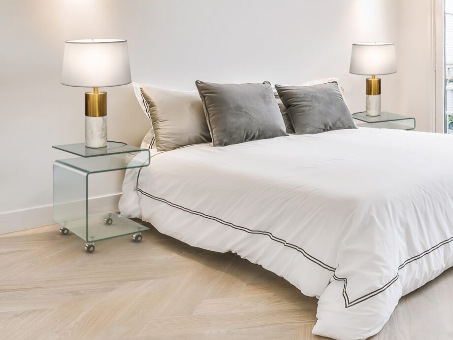 GLASS - Mesa auxiliar cristal CUADRADA con ruedas