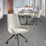 DIANE - Silla tapizada blanca con pespunte gris y patas negro mate con RUEDAS