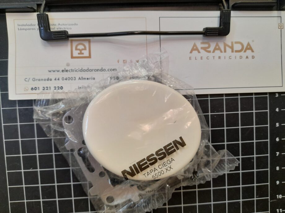 Mecanismos TACTO Niessen Tapa Ciega color blanco 5500BL