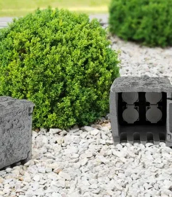 PIETRA: Base con 4 enchufes TT en símil piedra, con 5 metros cable negro, 37001-4 Globo Lighting. STOCK DISPONIBLE EN TIENDA