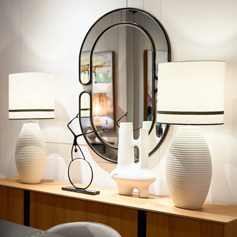 Espejo decorativo negro con diseño negro ovalado VP Interiorismo