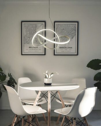 TAMAR: Lámpara looping blanca de 52w en luz neutra 4k,  Acontract-Luz. 53 x 48 x 120cm.