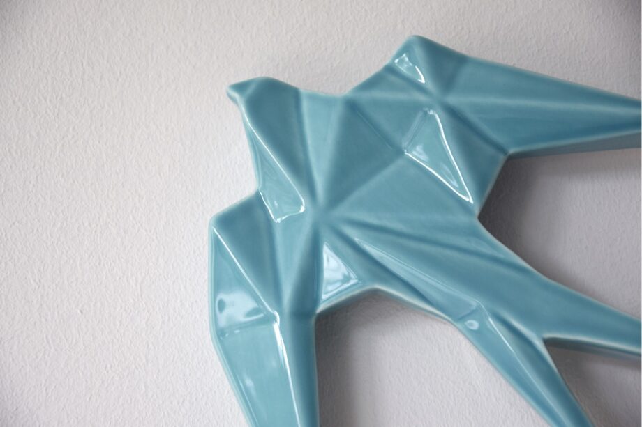 Escultura en ceramica, anduriña pajaro azul brillo pequeña 32cm, G4550A Vp Interiorismo.