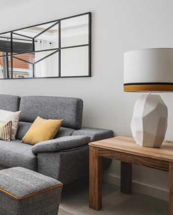 Sobremesa MARS cerámica XL Vp Interiorismo SP21097 con 88 cm altura, Pantalla algodón blanco y mostaza