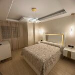 Colgante individual TWIST Oro cepillado con 11W Led Schuller