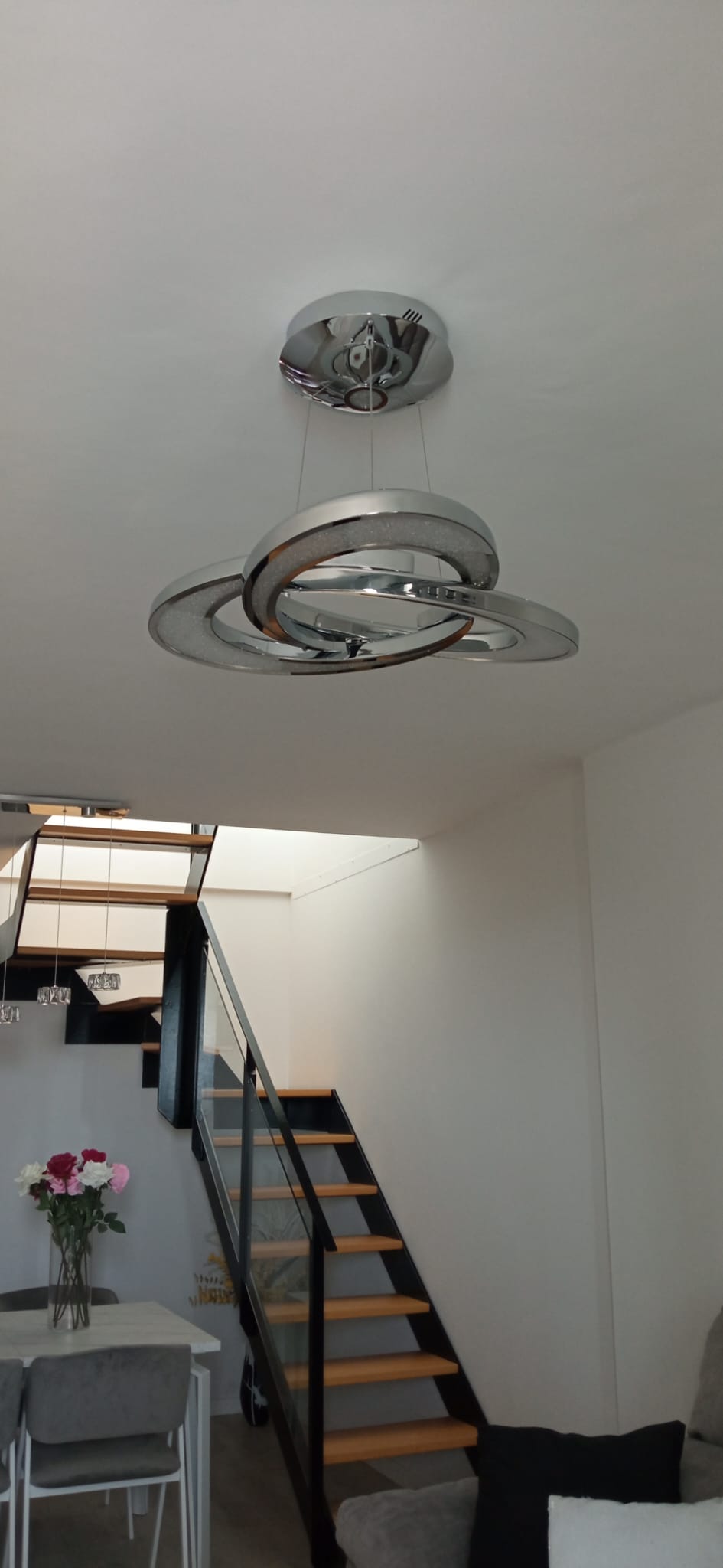 Lámpara ANISIA cromo con interior cristal gran diseño 50,4W Led