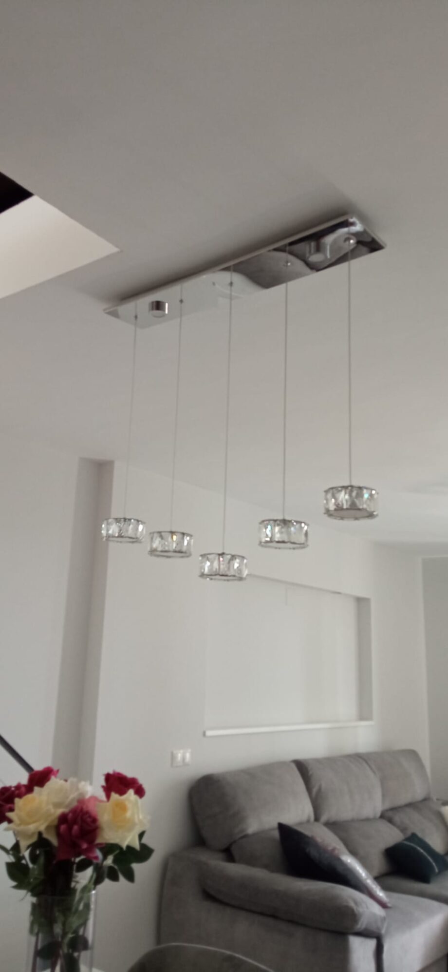 Lámpara en línea ELEGANCE cromo y cristal con 5 colgantes y 46W Led Acontract