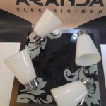 ELBASAN: Plafón 4 focos orientables madera wengué y cristal negro decorado blanco,  con tulipas de cristal, con 4 bombillas gu10 Led, P274 Miño. 31 x 31cm. STOCK DISPONIBLE EN TIENDA