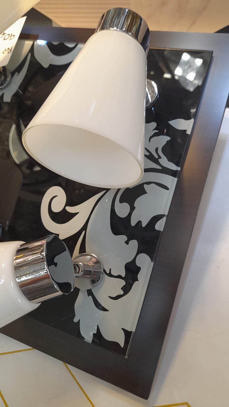 ELBASAN: Plafón 4 focos orientables madera wengué y cristal negro decorado blanco,  con tulipas de cristal, con 4 bombillas gu10 Led, P274 Miño. 31 x 31cm. STOCK DISPONIBLE EN TIENDA