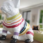 Figura FRENCHI perro bull francés blanco pequeño con colores Schuller