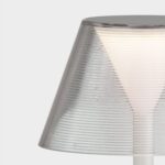 ASAHI: Sobremesa blanca táctil exterior 7w Led dimable en luz cálida 3k,  recargable USB con Ip54. S81900B Acb Iluminación. 34cm altura. STOCK EN TIENDA