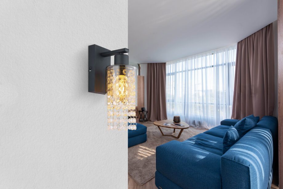Aplique de pared BACKY negro con tulipa de cristal smoky