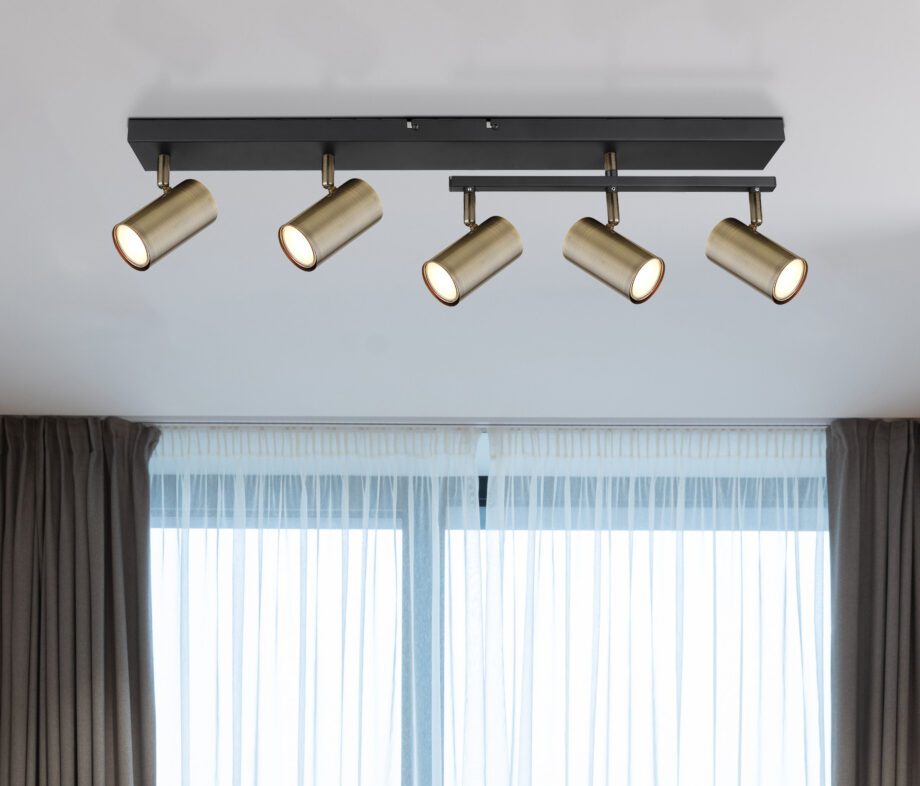 ROBBY: Regleta de 5 focos orientables base rectangular negra y dorado para bombillas gu10 Led, 57911-5M Globo Lighting. 70 cm. STOCK EN TIENDA