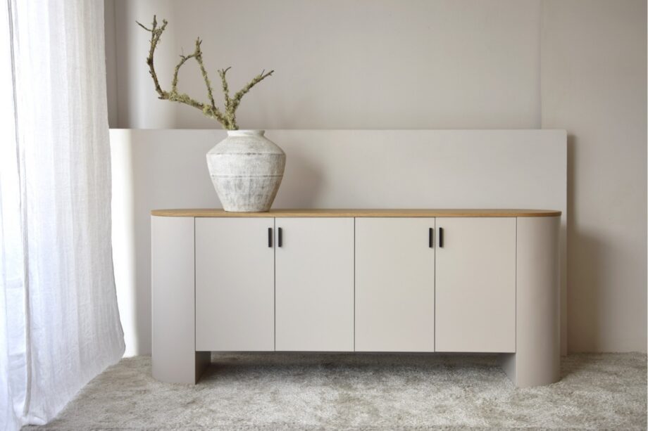 Aparador COLTEA gris arena y tapa roble con 4 puertas Vp Interiorismo